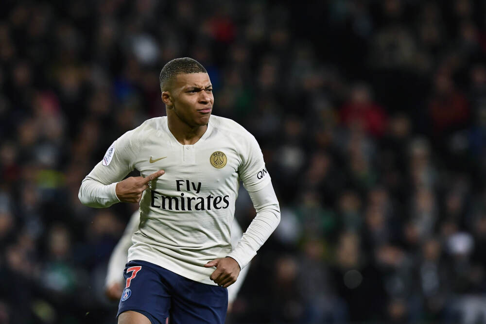 继续尝新！库里热身上脚科比6代美国队PE 国旗元素齐聚